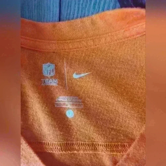 NFL  DENVER BRONCOS women's nike V neck t- shirt size large - Picture 5 of 5